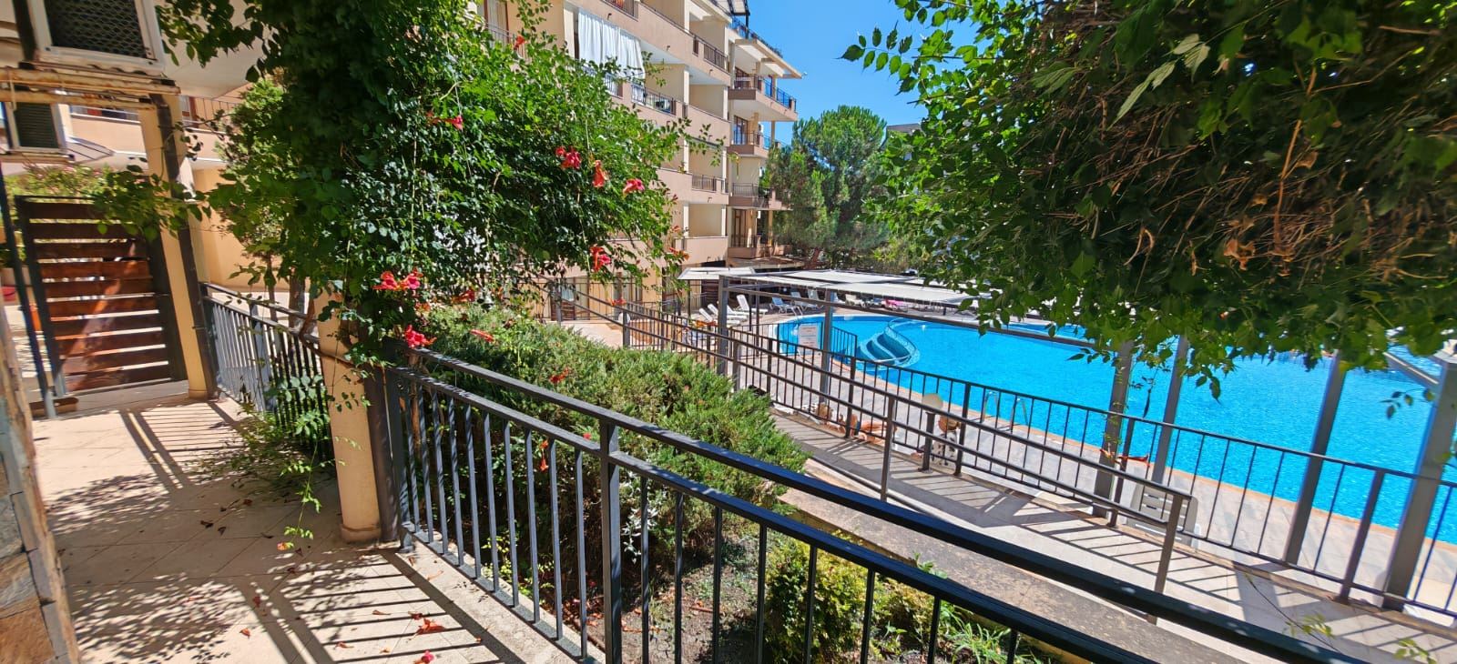 Doskonała okazja w Świętym Własie – umeblowany przestronny apartament z jedną sypialnią blisko plaży