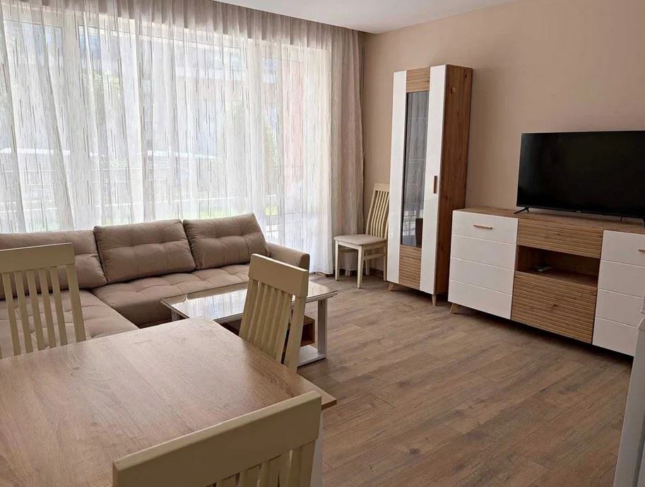 Apartament w pierwszej linii brzegowej w Elenite – generalny remont, prąd do użytku mieszkalnego i bezpośredni dostęp do plaży