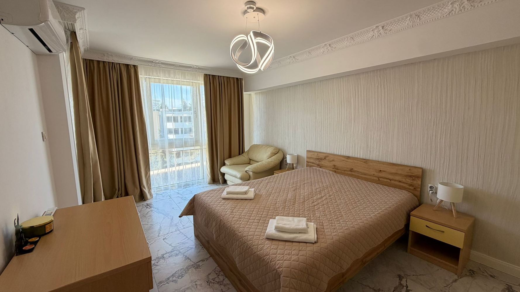 Przestronne dwupokojowe mieszkanie 300 m od morza w Słonecznym Brzegu – komfort, bezpieczeństwo i doskonała inwestycja