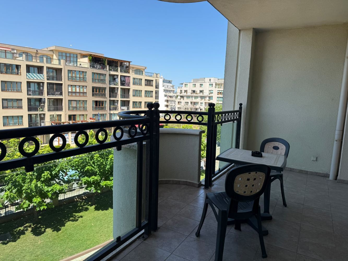 Przestronny apartament z jedną sypialnią w pierwszej linii brzegowej w Pomorie