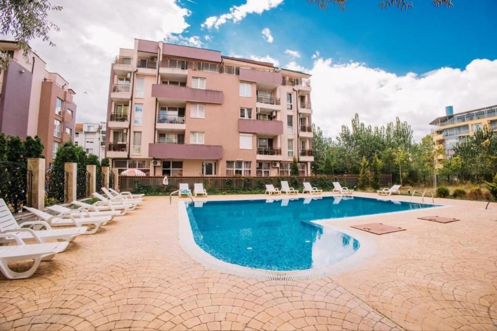 Przytulny apartament z jedną sypialnią w centralnej części Słonecznego Brzegu – doskonały wybór na wypoczynek i inwestycję