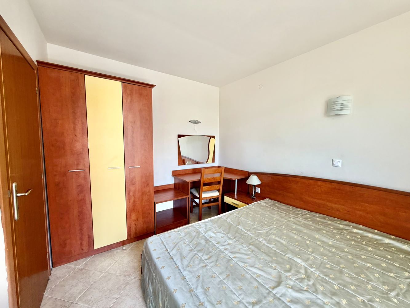 Przestronny apartament z jedną sypialnią i widokiem na morze na drugiej linii zabudowy w Słonecznym Brzegu