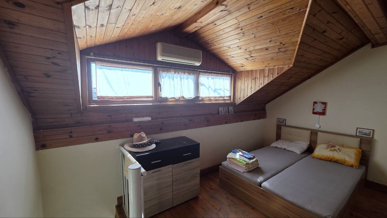 Dwupoziomowy apartament z widokiem na morze w Pomorie – bez opłaty za utrzymanie