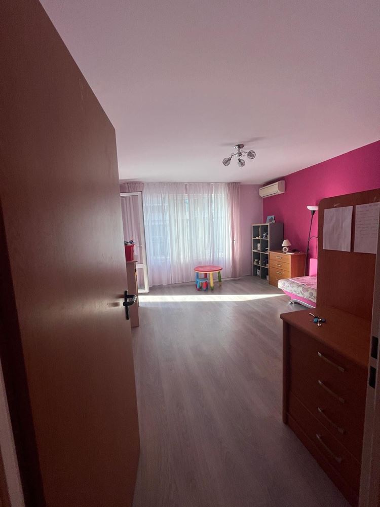 Przestronny apartament z dwiema sypialniami, panoramicznym tarasem i widokiem na morze w sercu Pomorie