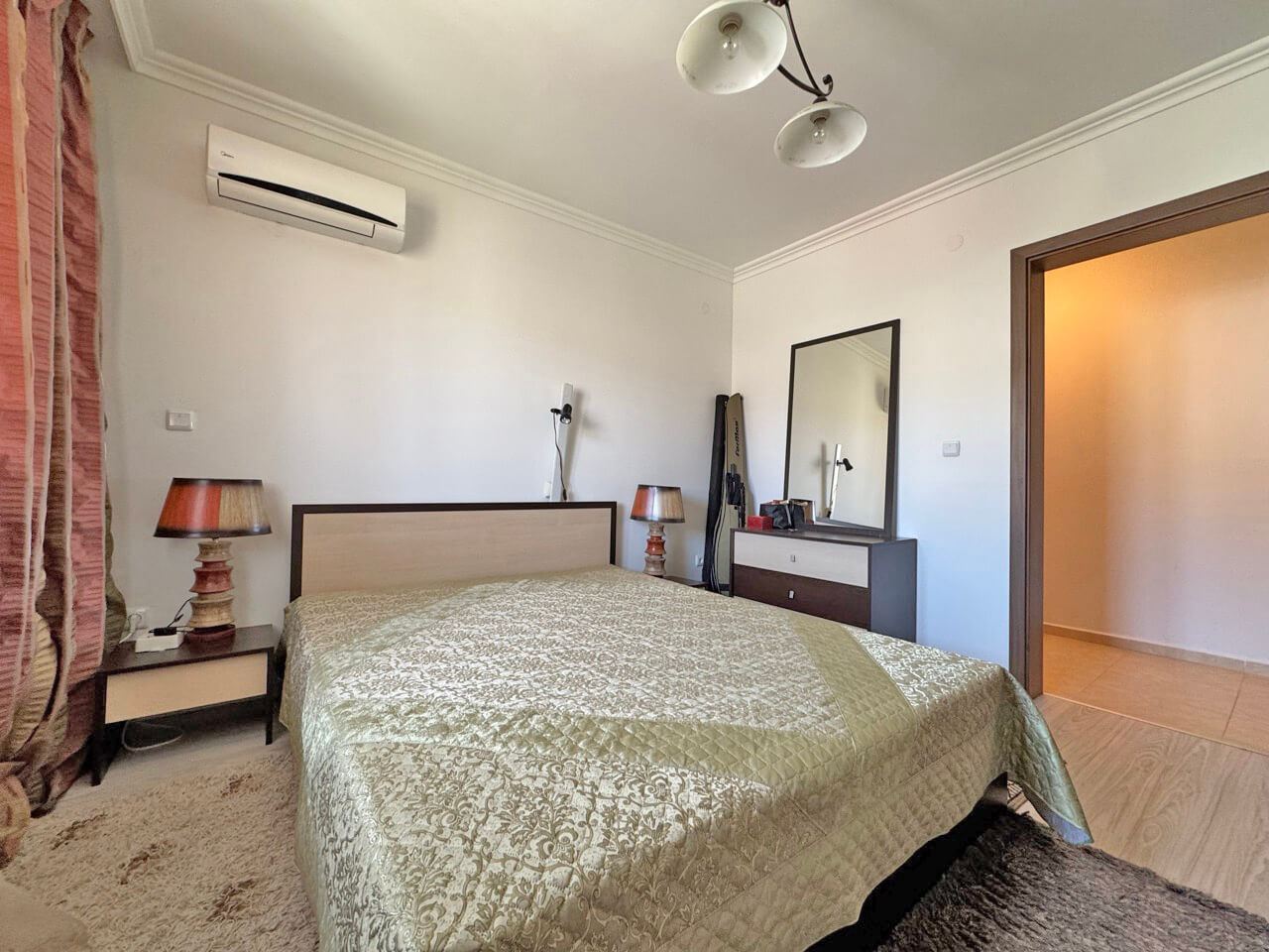 Przestronne mieszkanie z 2 sypialniami w butikowym kompleksie kilka metrów od morza w Sveti Vlas