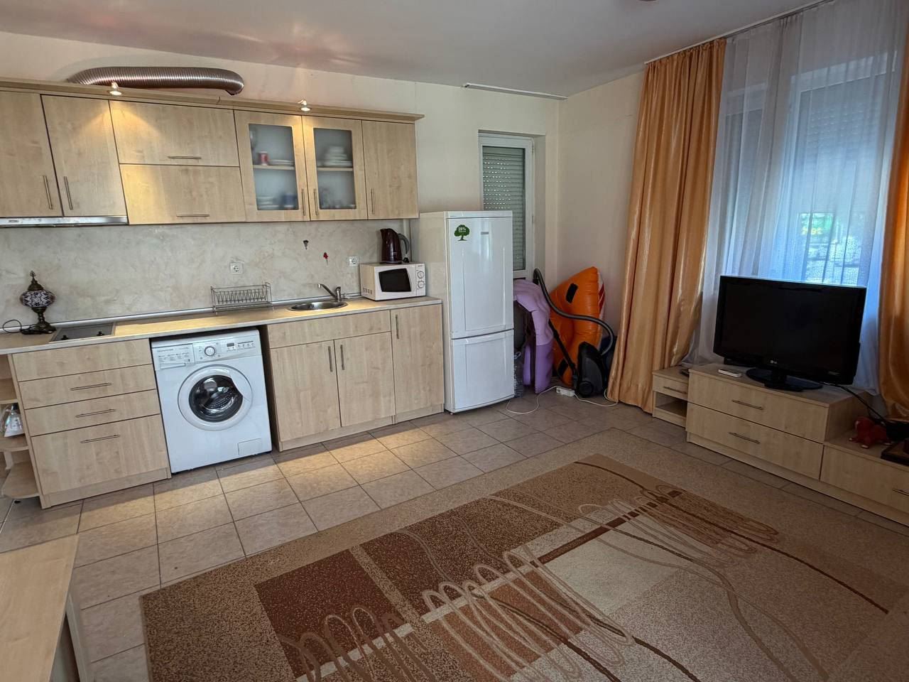 Przestronny apartament z dwiema sypialniami 200 m od plaży w Słonecznym Brzegu – z niską opłatą za utrzymanie