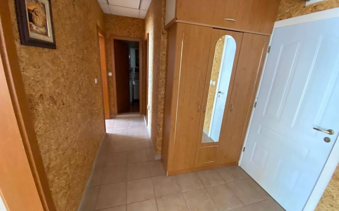 Apartament z dwiema sypialniami z widokiem na morze na pierwszej linii w Elenite – komfort, natura i spokój