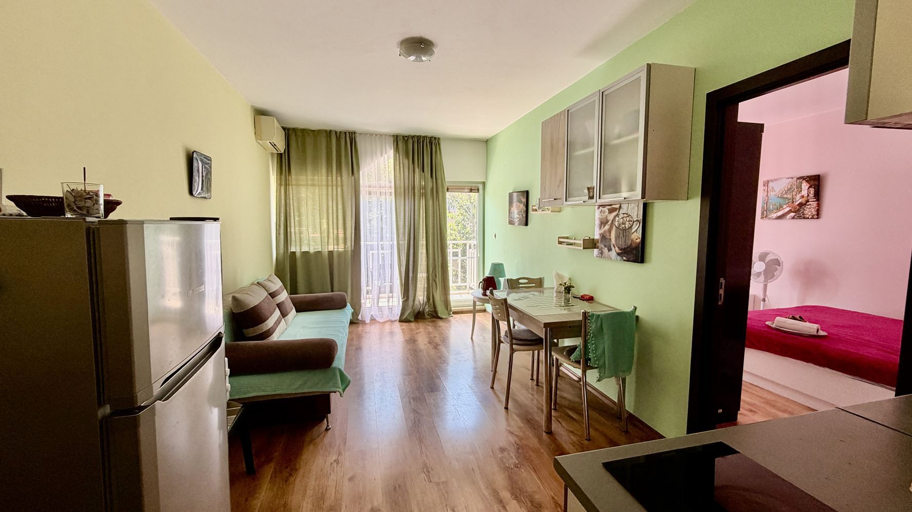 Apartament z jedną sypialnią w Słonecznym Brzegu – spokój, zieleń i komfort w sercu kurortu