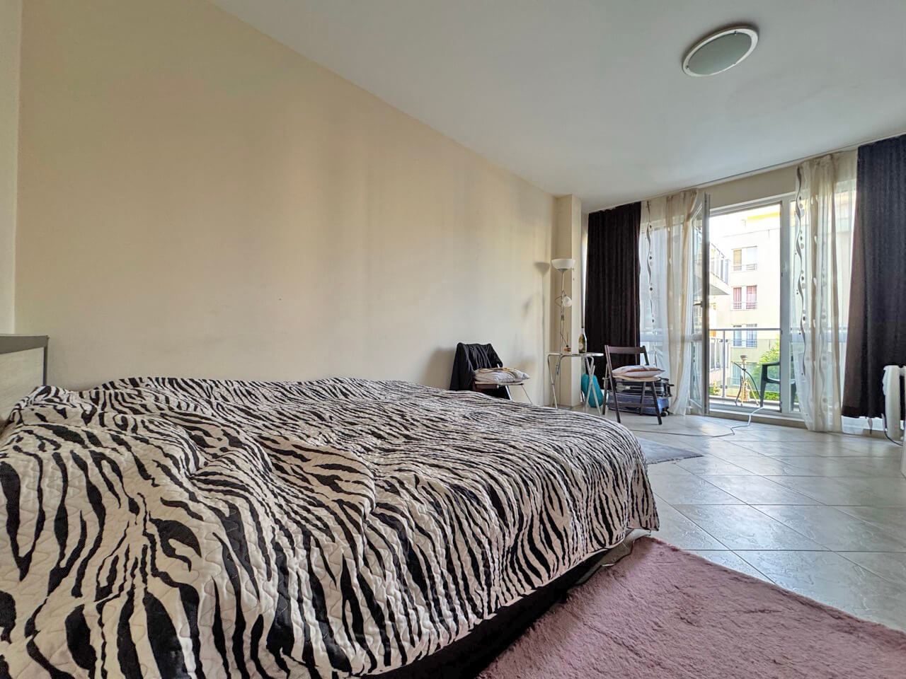 Przestronny apartament z jedną sypialnią i niską opłatą za utrzymanie w Słonecznym Brzegu