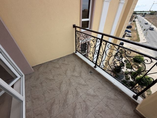 Nowe mieszkanie z jedną sypialnią i przestronnym balkonem w nowoczesnym kompleksie w Rawdzie