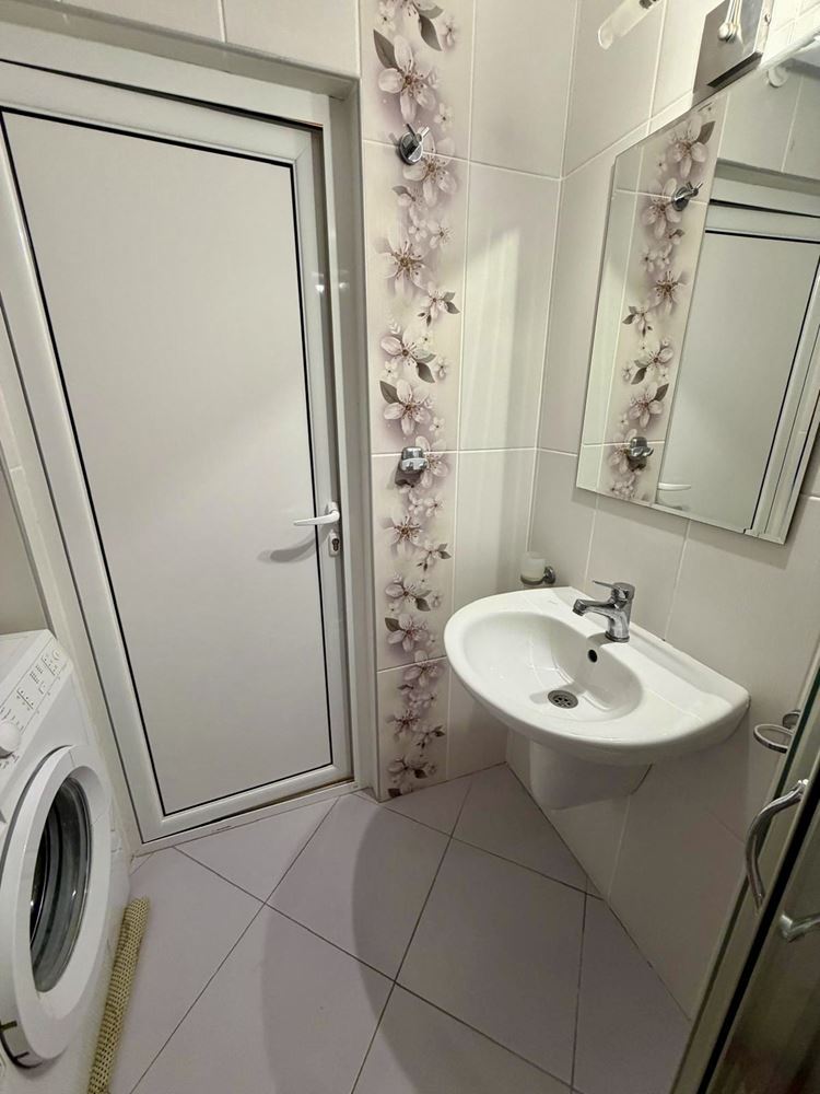 Sarafovo – przestronny apartament z jedną sypialnią, Aktem 16, minimalną opłatą za utrzymanie i pełnym umeblowaniem