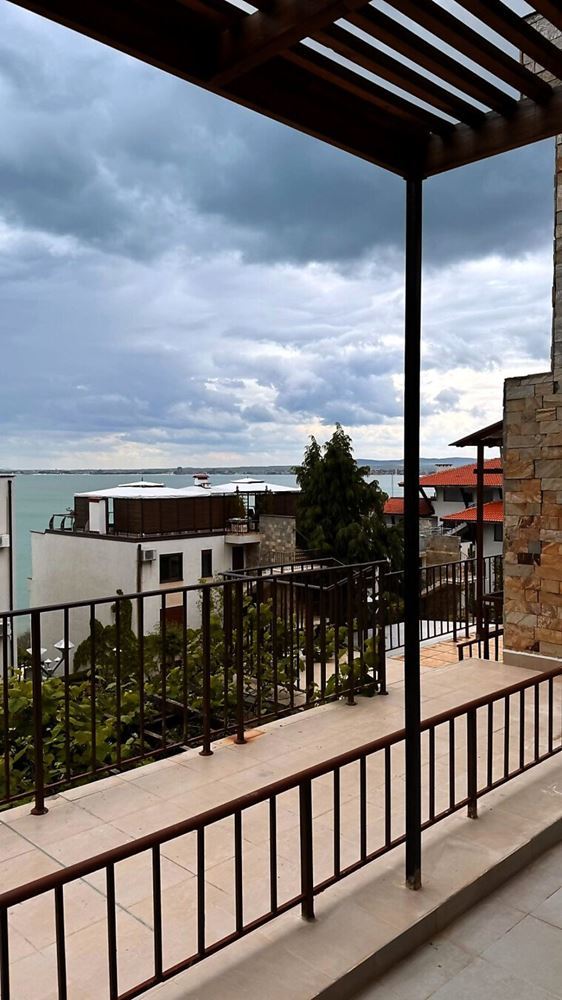 Trzypokojowy apartament z widokiem na morze w prestiżowym kompleksie w Świętym Własie