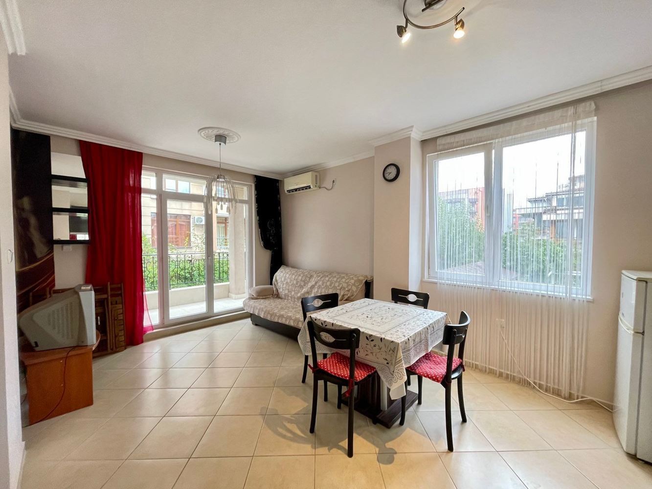 Przytulny apartament z jedną sypialnią i widokiem na basen w spokojnym kompleksie w Słonecznym Brzegu