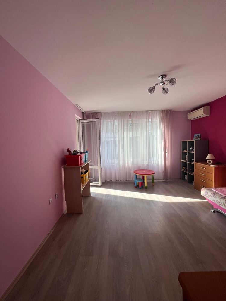 Przestronny apartament z dwiema sypialniami, panoramicznym tarasem i widokiem na morze w sercu Pomorie