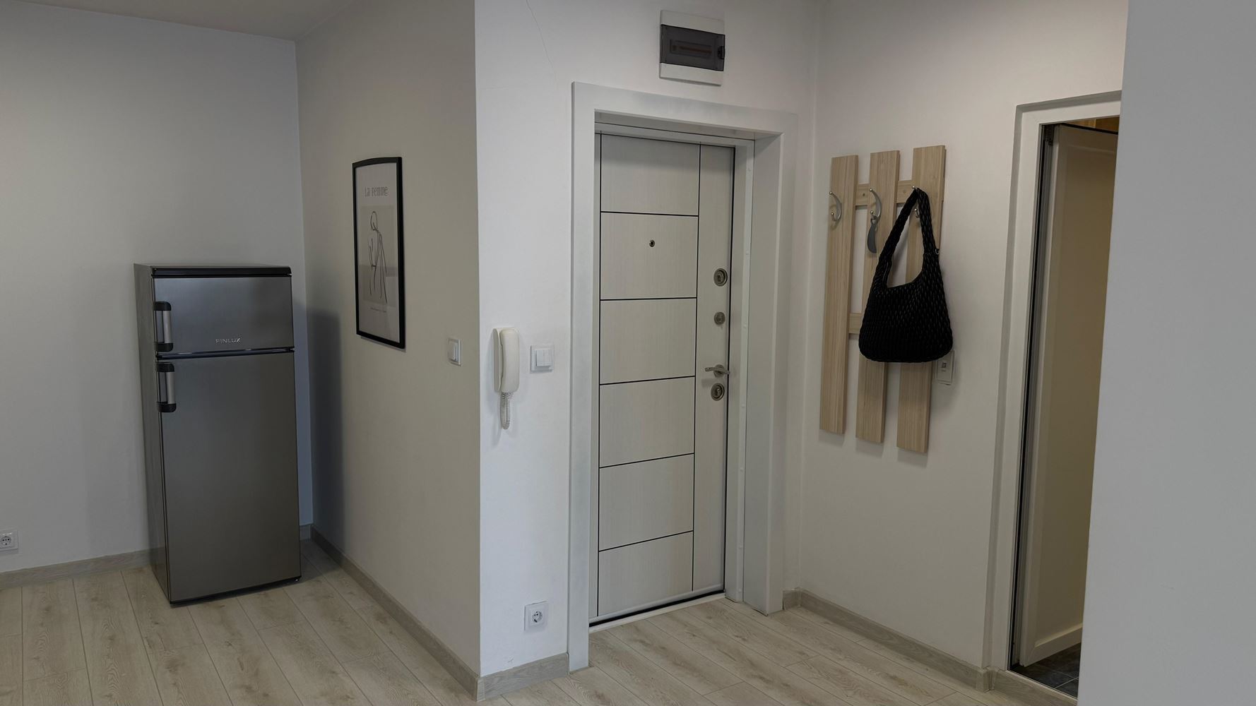 Przestronne i nowoczesne mieszkanie z jedną sypialnią z pełnym wyposażeniem w Pomorie