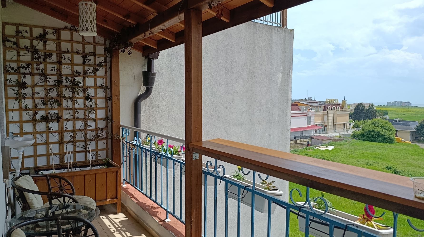 Apartament z dwiema sypialniami w Aheloj – skutecznie wynajmowany krótkoterminowo, z wysoką oceną i doskonałym potencjałem inwestycyjnym