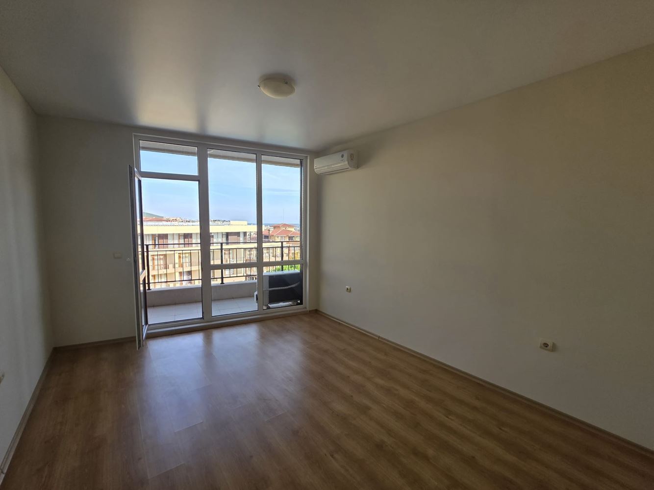 Nowy apartament z jedną sypialnią i panoramicznym widokiem na morze w Sveti Vlas