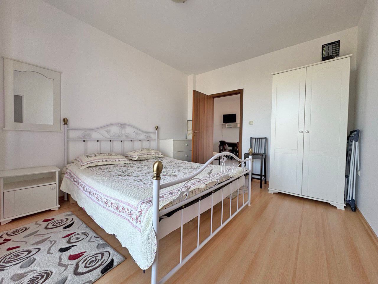 Trzypokojowe mieszkanie w kompleksie z dobrze zorganizowanym otoczeniem i przytulną atmosferą