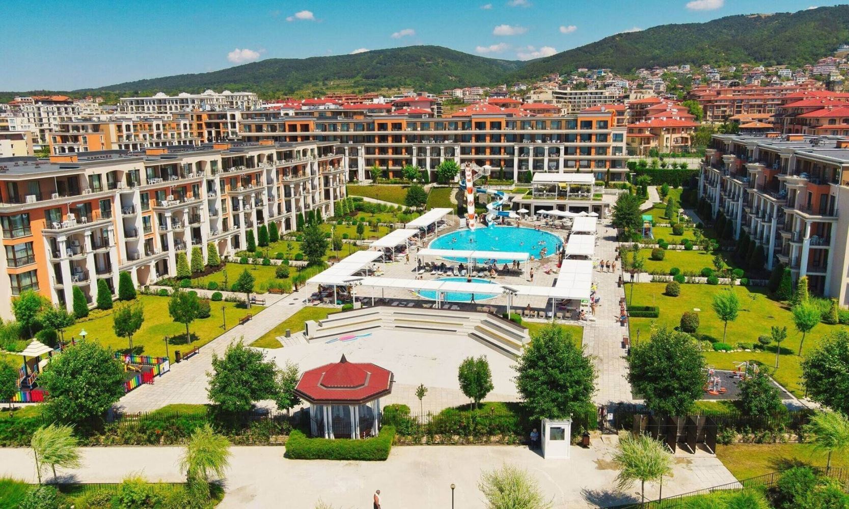 Studio w pierwszej linii brzegowej z widokiem na morze w luksusowym kompleksie – w pełni umeblowane i gotowe do użytku