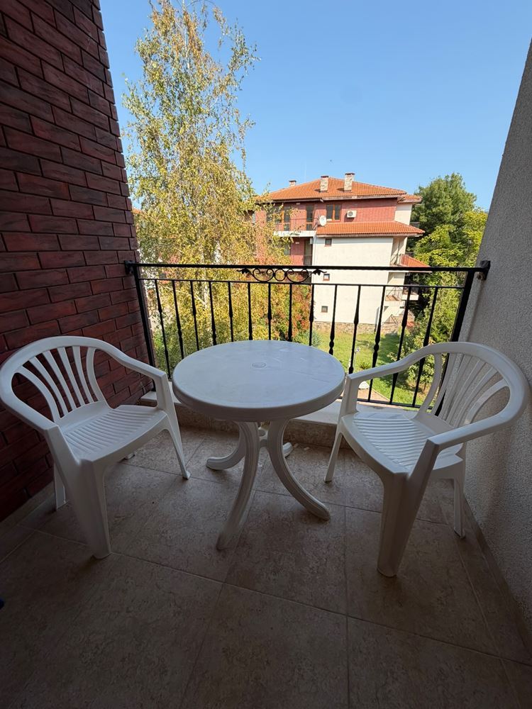 Gotowy do zamieszkania apartament z dwiema sypialniami w ładnym kompleksie w Nesebyrze