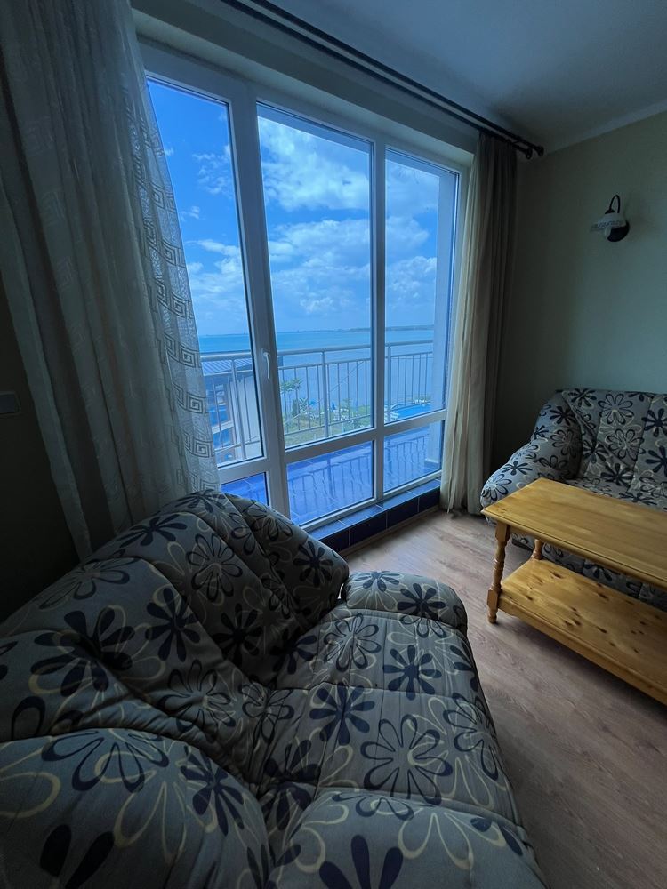 Apartament z dwiema sypialniami w pierwszej linii brzegowej w Pomorie z imponującą panoramą morza