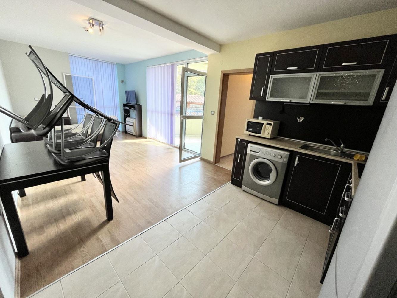 Przestronny apartament z jedną sypialnią i widokiem na basen w doskonale utrzymanym kompleksie w Pomorie