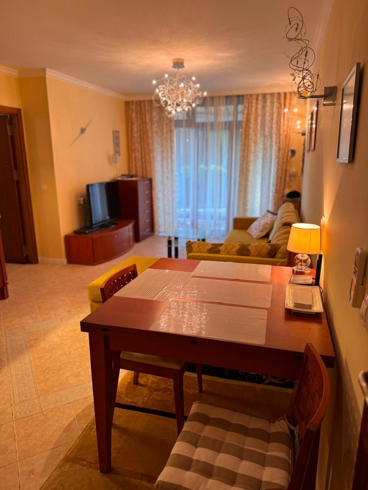 Apartament z dwiema sypialniami i widokiem na morze wśród sosen – luksus i spokój przy samej plaży w Sozopolu
