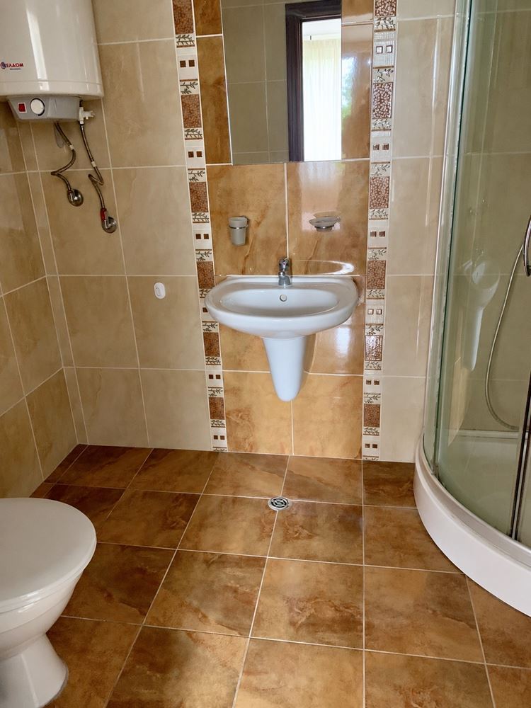 Przestronny apartament z dwiema sypialniami i widokiem na przyrodę w Nesebyrze