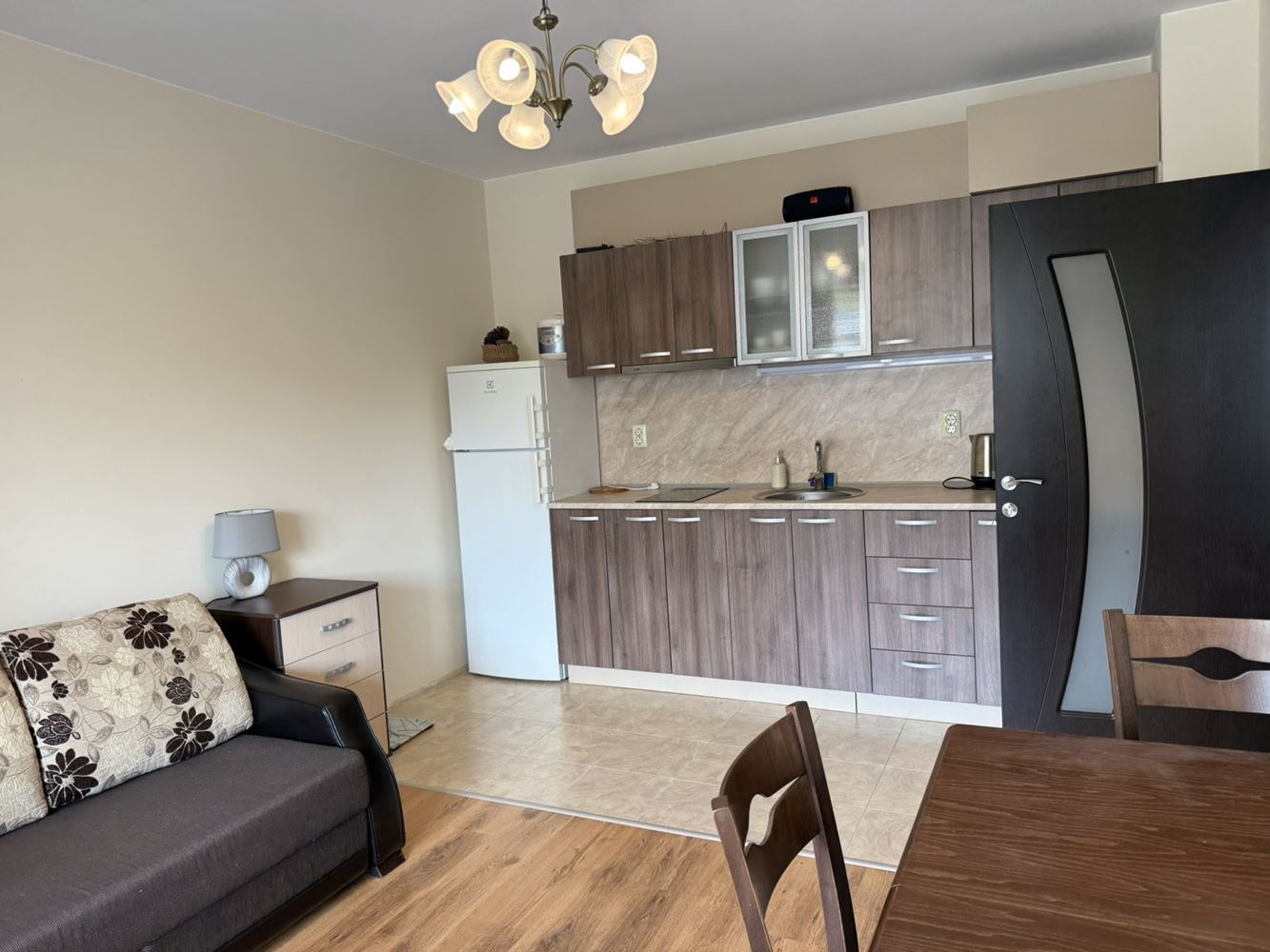 Stylowe mieszkanie z jedną sypialnią w nowoczesnym kompleksie w Rawdzie – doskonała inwestycja blisko morza