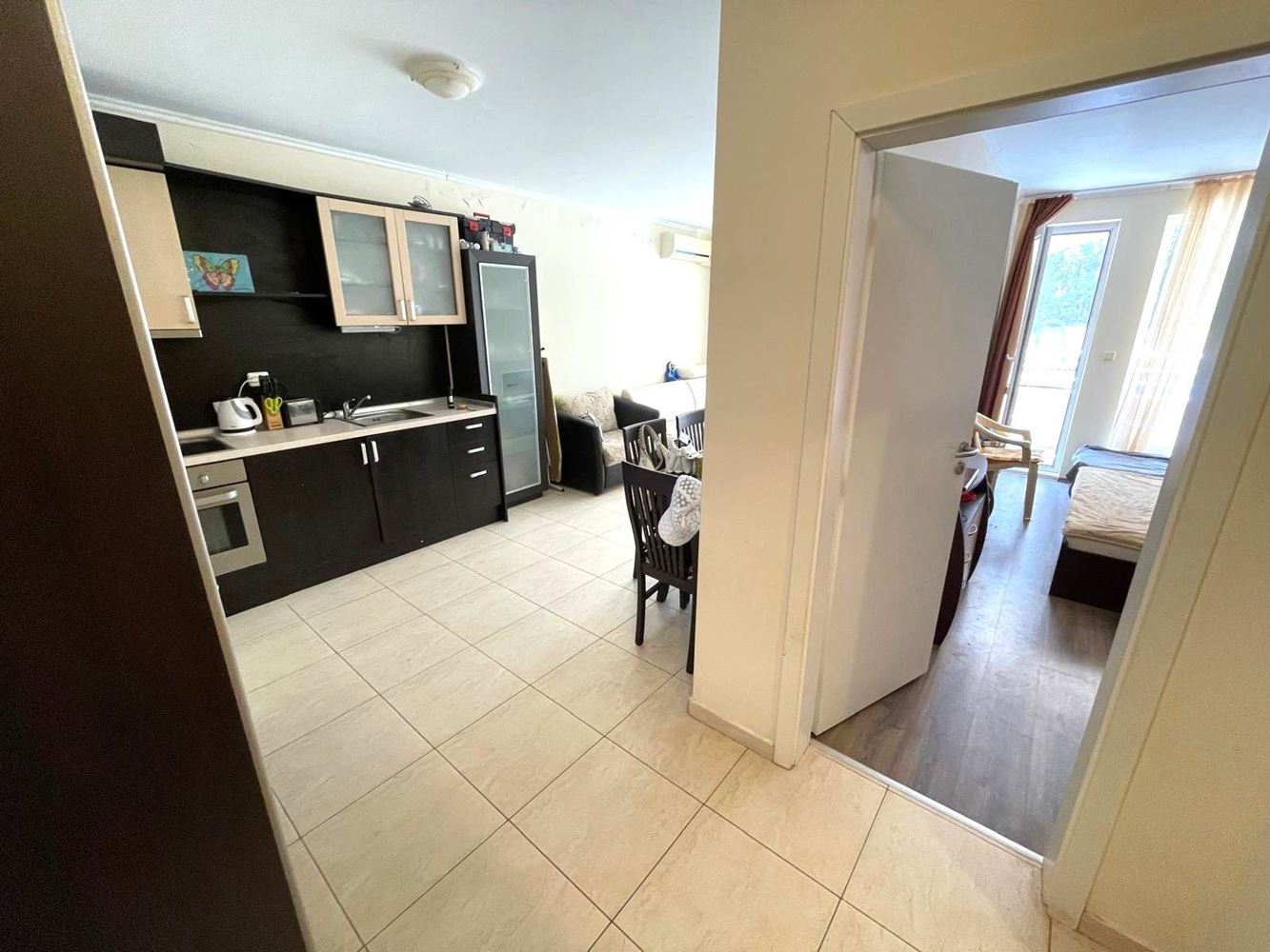 Duży apartament z jedną sypialnią 100 metrów od plaży w Pomorie z bezpośrednim dostępem do basenu