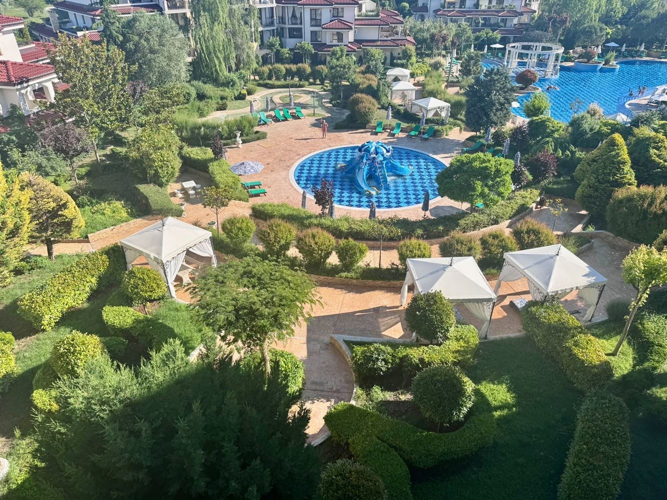 Przestronny trzypokojowy apartament z panoramicznym widokiem na morze w prestiżowym kompleksie w Nesebyrze – komfort, przestrzeń i imponujące widoki