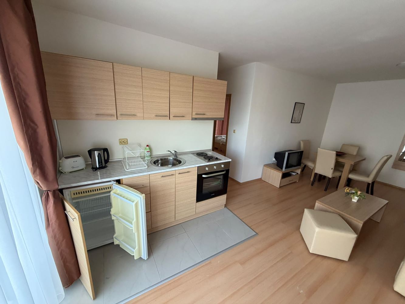 Przestronny apartament z dwiema sypialniami z widokiem na morze i góry w pięknym zamkniętym kompleksie nad morzem