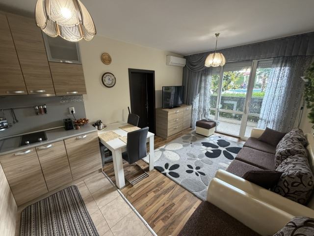 Przestronny apartament z trzema sypialniami, blisko morza, z doskonałą infrastrukturą kompleksu