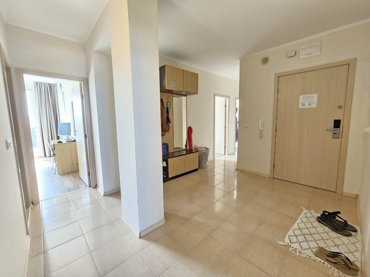 Luksusowy apartament z trzema sypialniami na pierwszej linii brzegowej w Obzorze – panoramiczny widok na morze i góry