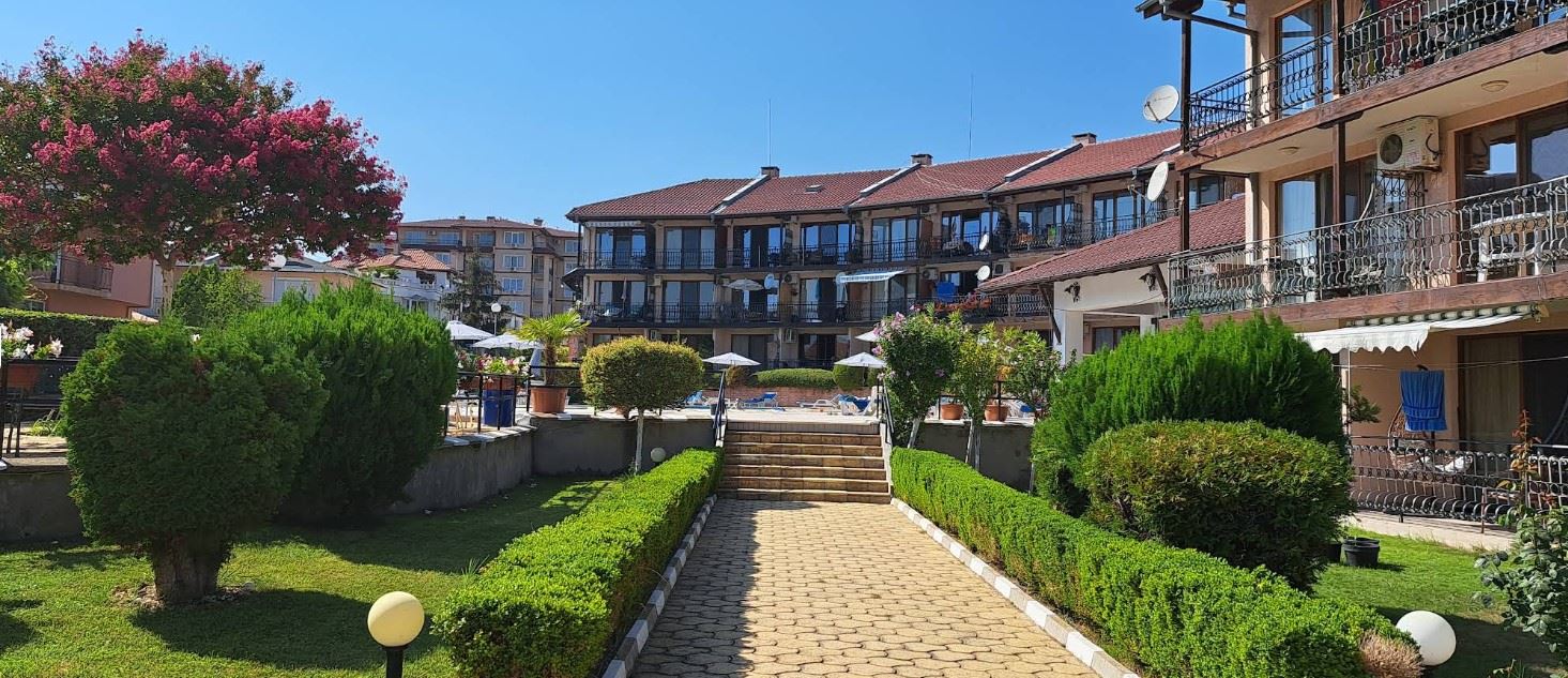 Przestronny apartament z dwiema sypialniami w pierwszej linii brzegowej w Rawdzie – przestronny morski dom z wyjątkowym widokiem