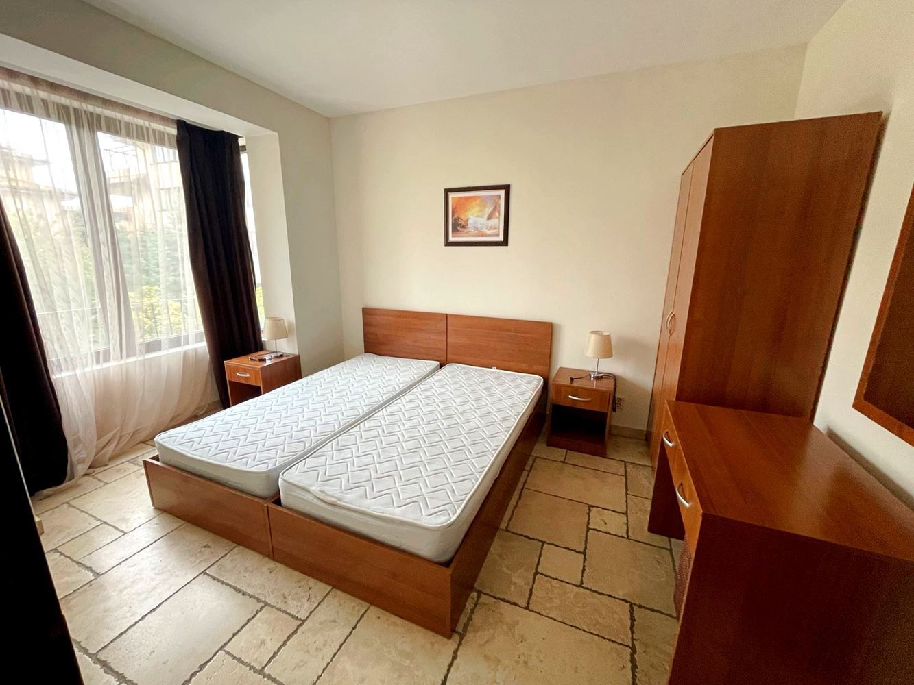 Przestronny umeblowany apartament z dwiema sypialniami i widokiem na morze w pobliżu Bałcziku – komfort wśród natury i Golfowej Riwiery