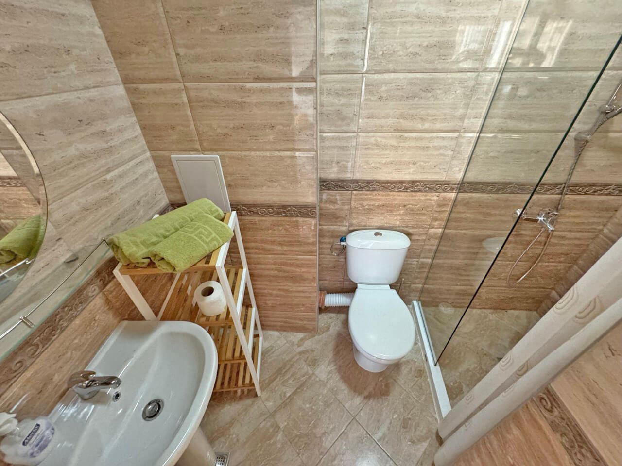 Jasne studio w luksusowym kompleksie – wspaniały komfort przy basenie