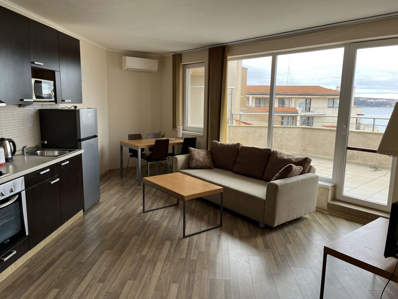 Obzor – umeblowane mieszkanie z jedną sypialnią na pierwszej linii z panoramicznym widokiem na morze