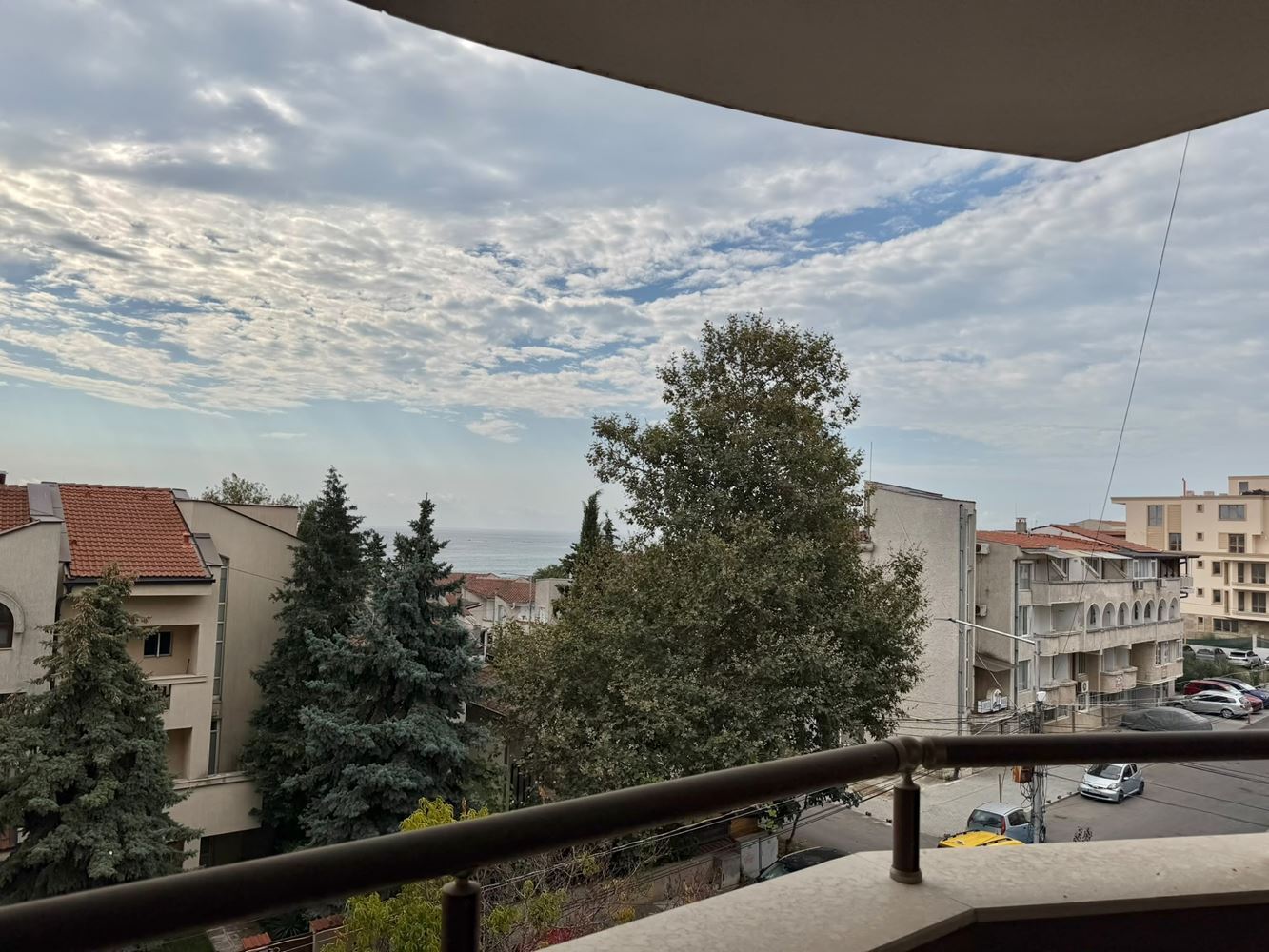 Apartament z jedną sypialnią z widokiem na morze i niską opłatą za utrzymanie w Rawdzie