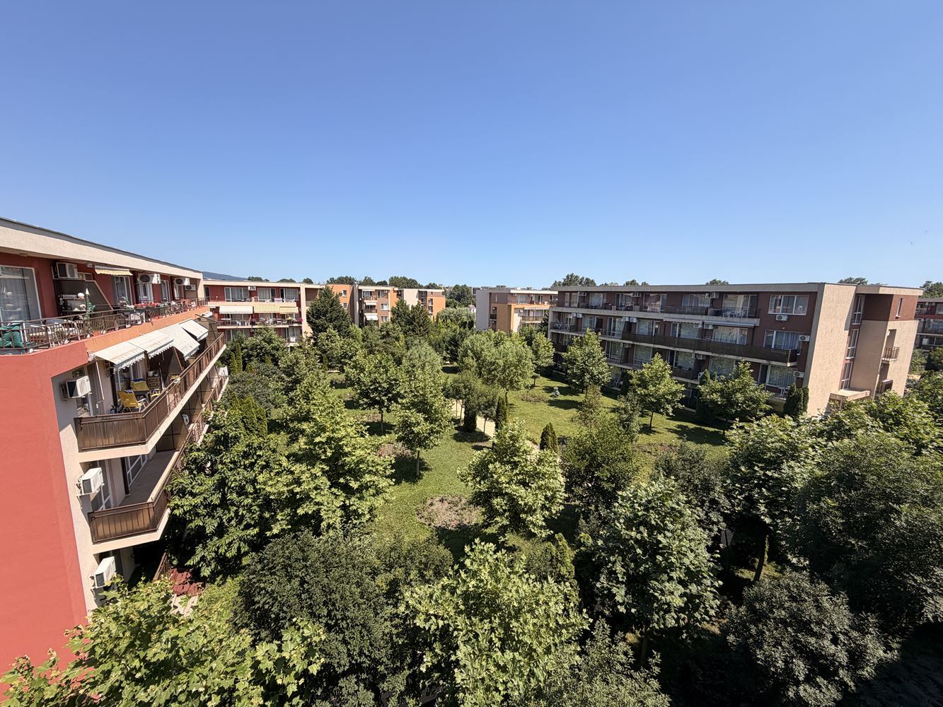 Przestronne mieszkanie z dwiema sypialniami w Słonecznym Brzegu – panoramiczny widok i spokojna lokalizacja