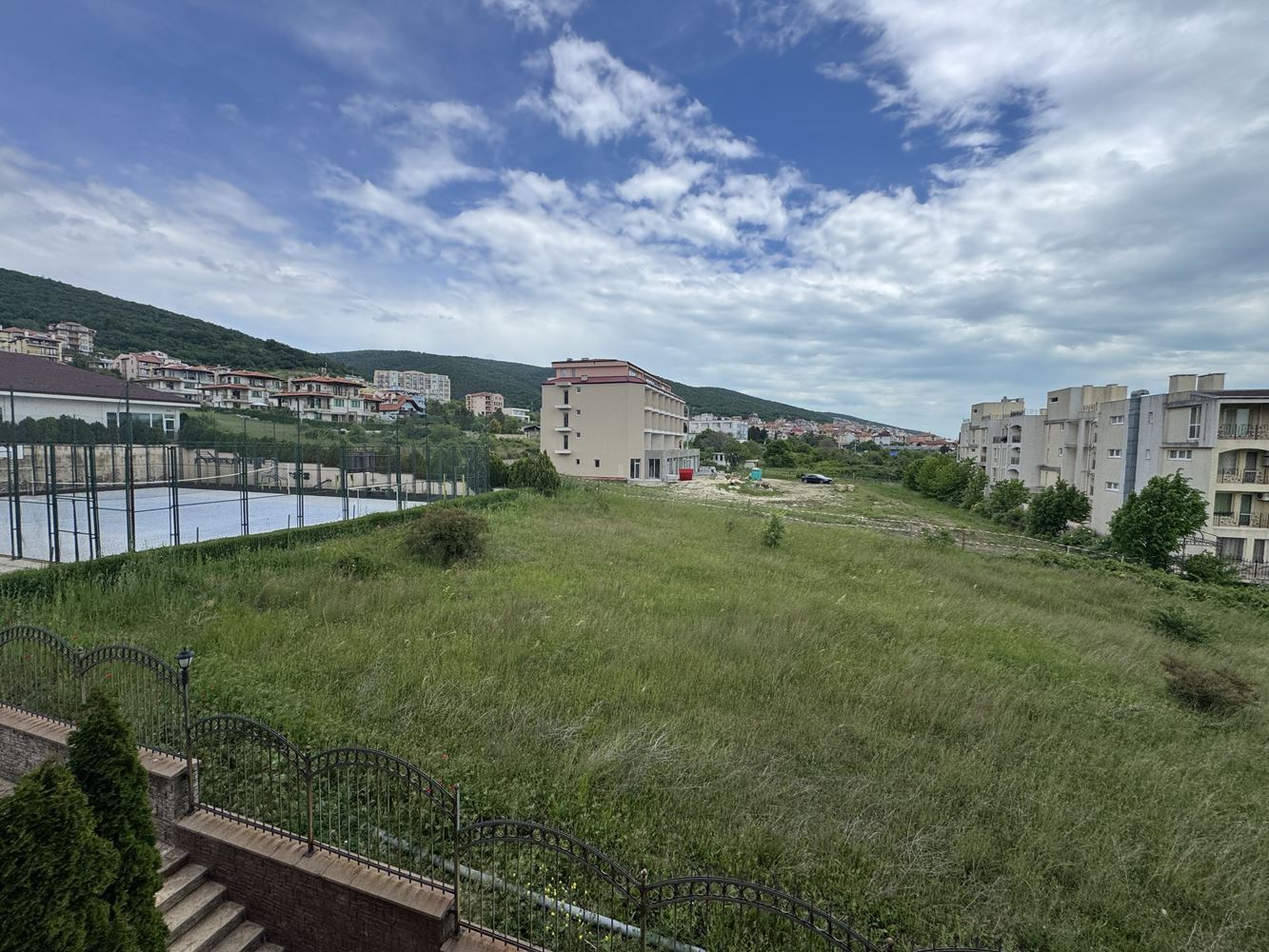 Kompaktowe studio z panoramicznym widokiem na góry w Sweti Włas – komfort, natura i doskonała infrastruktura