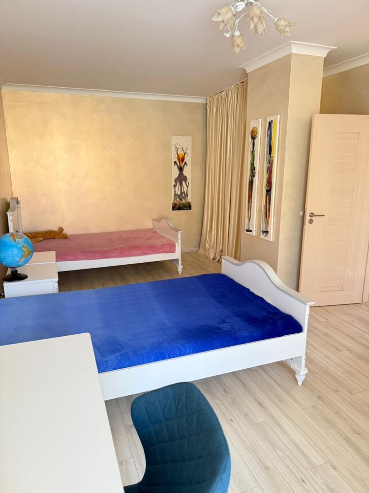 Luksusowy apartament typu mezonet z przestronną werandą i widokiem na basen w Świętym Własie