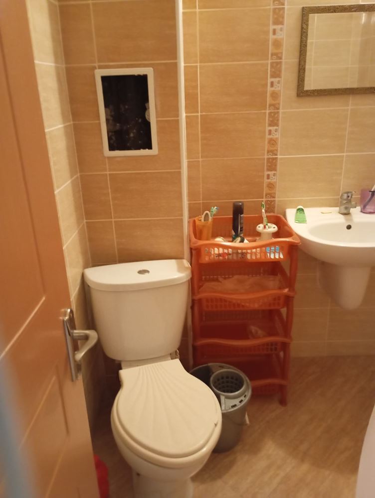  W pełni umeblowany dwupokojowy apartament 200 m od plaży w Rawdzie – cisza, zieleń i komfort w małym kompleksie