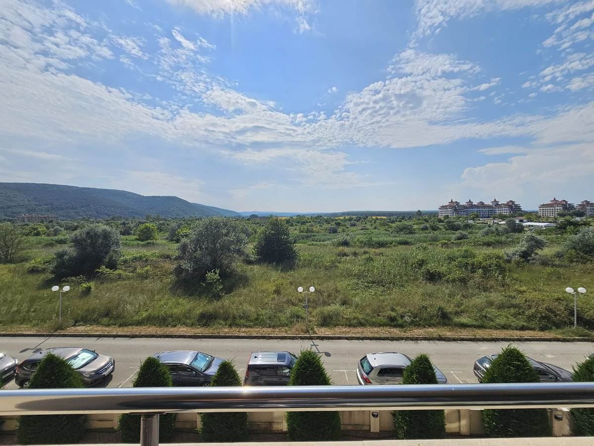 Luksusowy apartament z trzema sypialniami na pierwszej linii brzegowej w Obzorze – panoramiczny widok na morze i góry