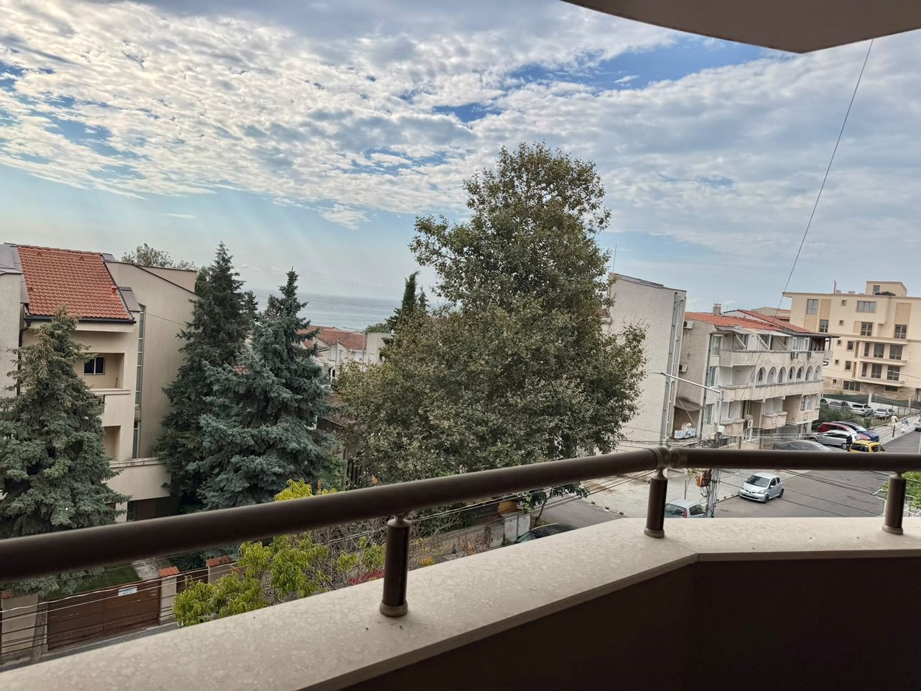 Apartament z jedną sypialnią z widokiem na morze i niską opłatą za utrzymanie w Rawdzie