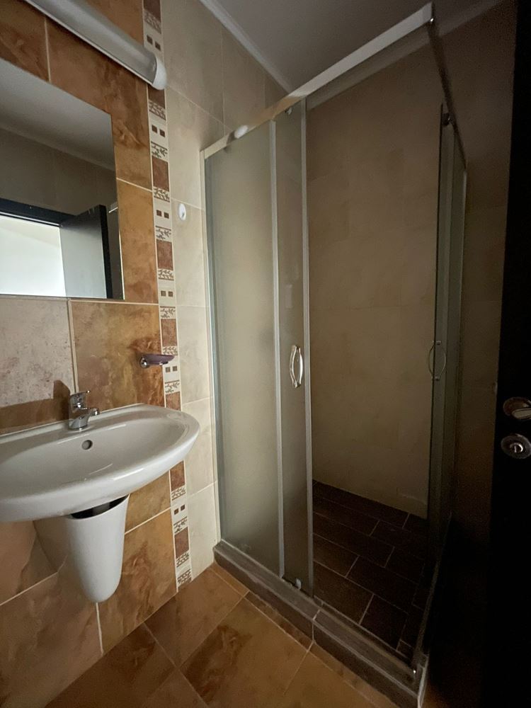 Stylowy trzypokojowy apartament na parterze z widokiem na basen – tylko 300 metrów od morza w Nesebyrze