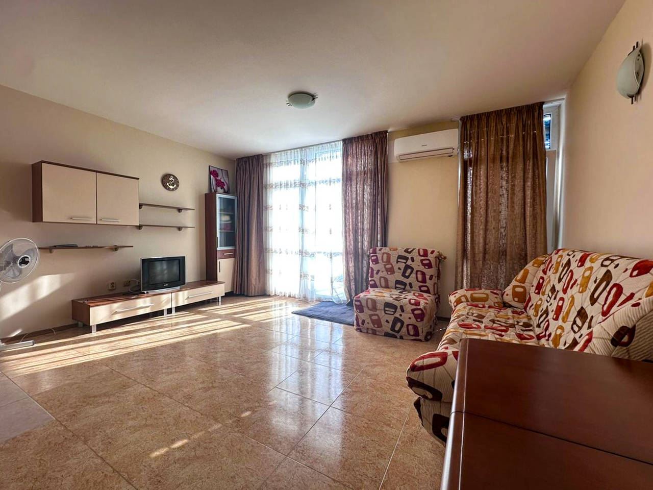 Przestronne mieszkanie z jedną sypialnią z Aktem 16 w Sunny Beach – komfort, styl i gotowe do zamieszkania