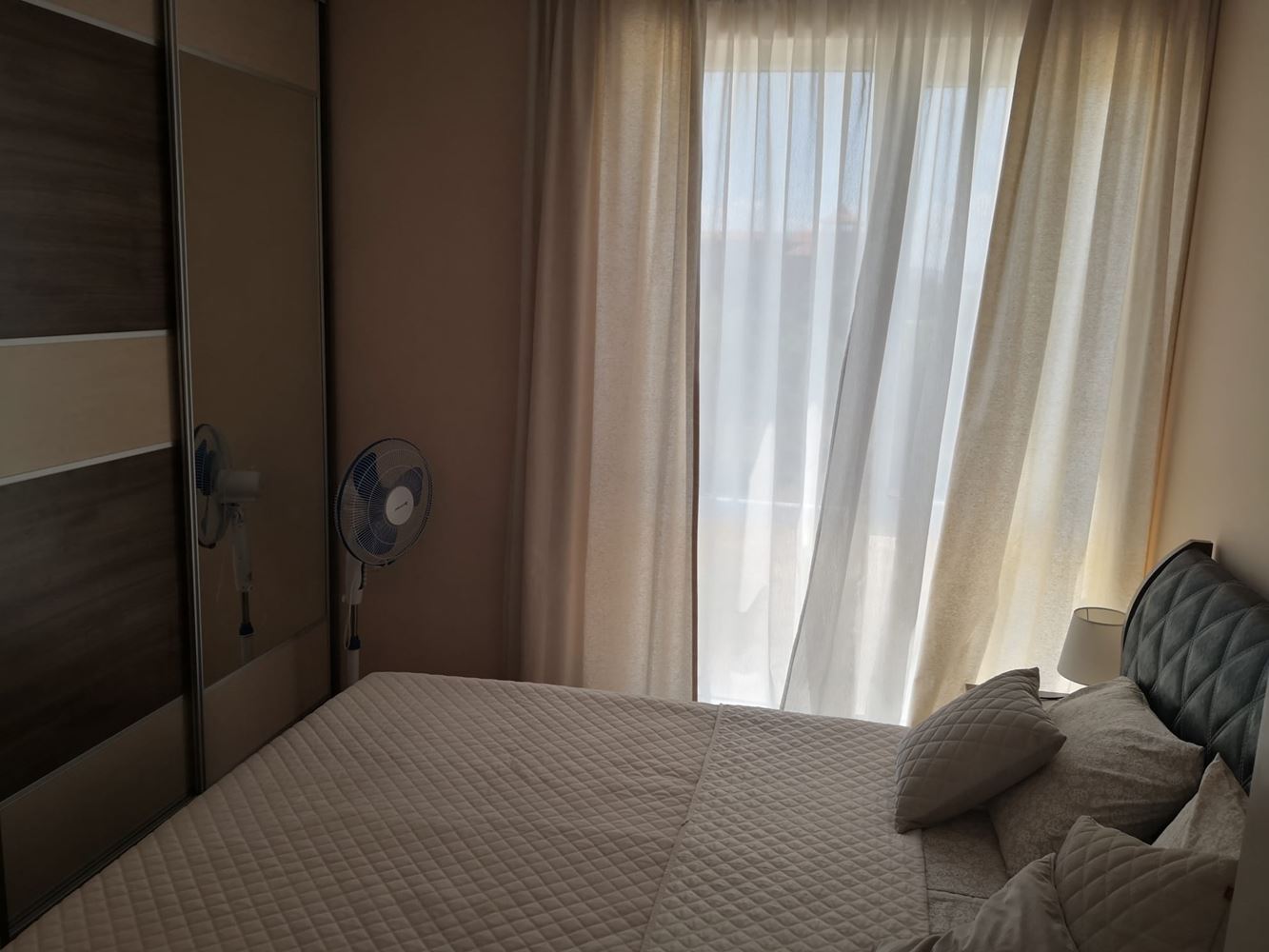 Przestronny apartament z dwiema sypialniami z widokiem na basen i ogród – w pełni umeblowany w nowoczesnym kompleksie w Słonecznym Brzegu