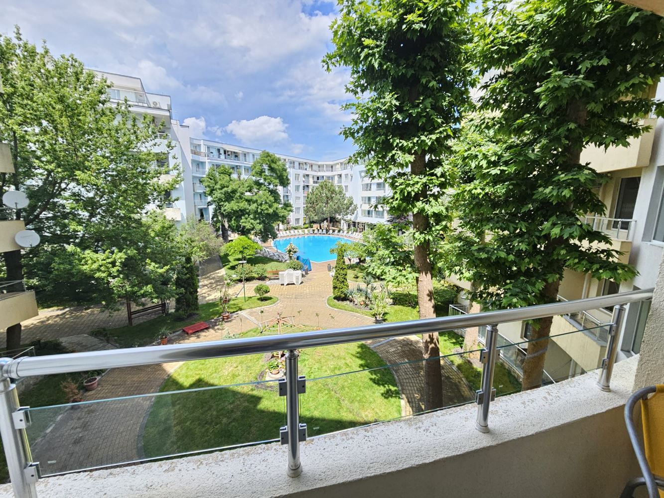 Tylko 100 metrów od morza! Przestronny apartament z jedną sypialnią z widokiem na basen w jednym z najbardziej pożądanych kompleksów w Słonecznym Brzegu