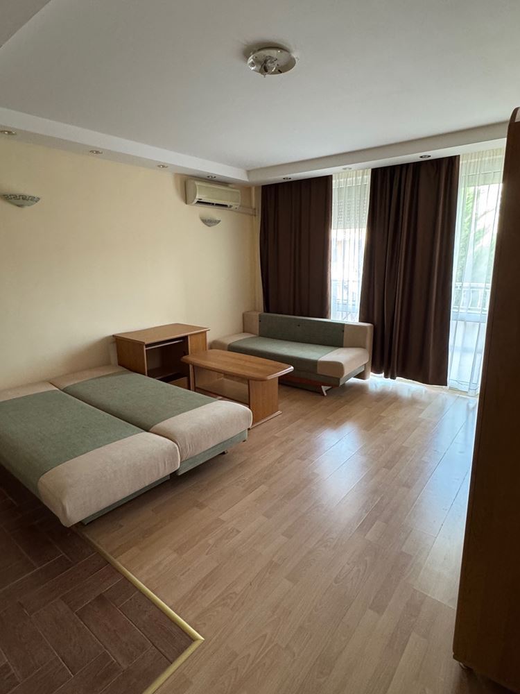 Przestronne studio z widokiem na basen w Słonecznym Brzegu – prąd na taryfie gospodarstwa domowego i doskonała infrastruktura